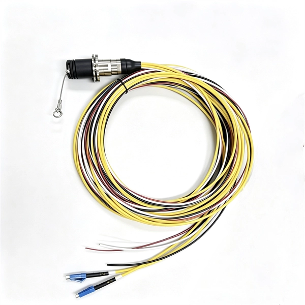 The optical module is labeled with its transmission wavelength 