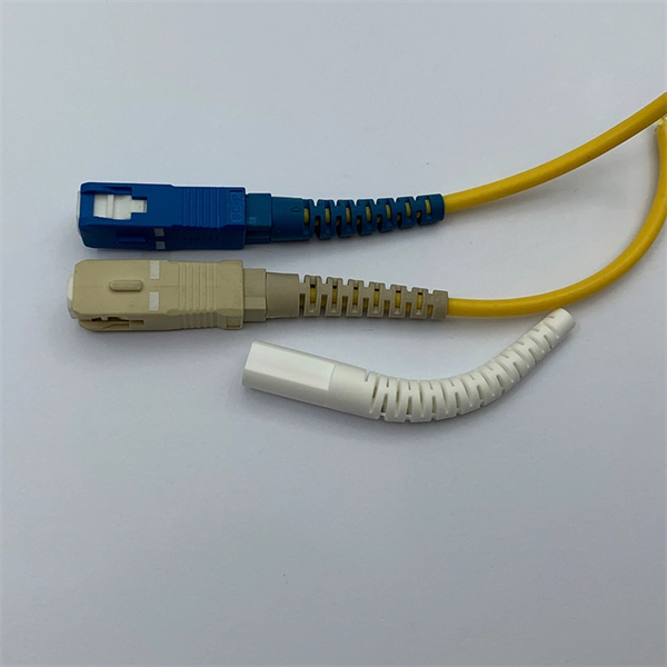 Damaged fusion point of fiber distribution box