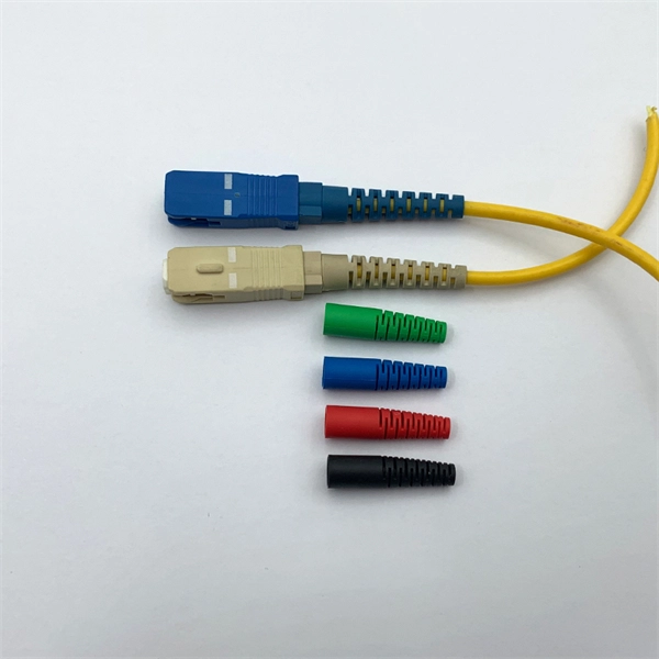 Connecting electrical equipment to a secondary distribution box