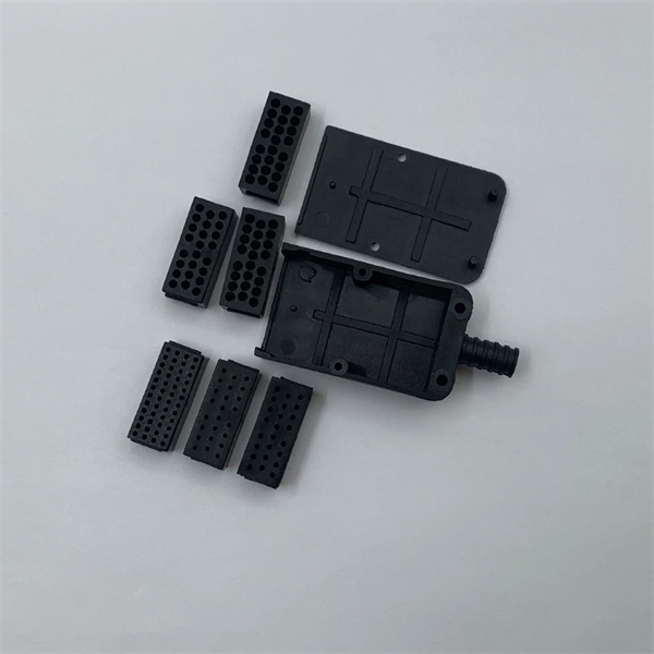 What is the maximum number of inlets and outlets per junction box 