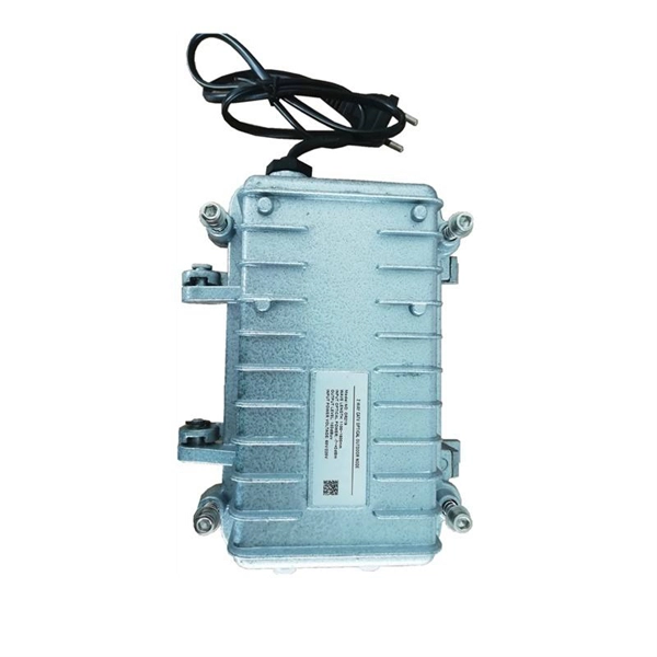Voltage transformer supplies power to the small bus 